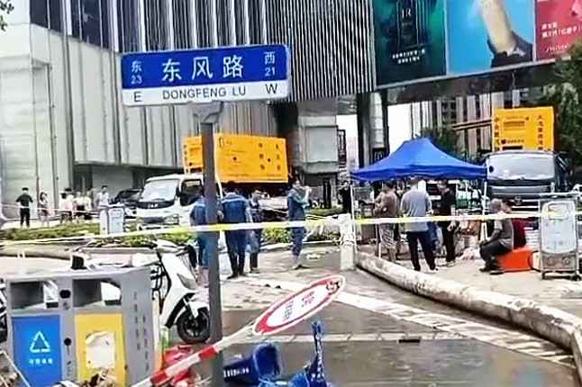 米兰体育app·官方web站-米兰(中国)排涝突击队在排涝现场